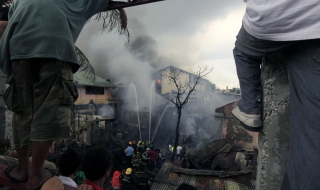 Самолет се разби в училище в Манила