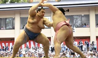Даниел Иванов продължава да мачка на турнира по сумо в Япония