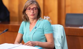 Отстраниха ръководител в Северна Македония, който нарече Екатерина Захариева „к*чка”