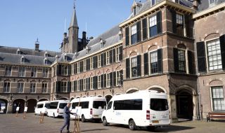 Нидерландската полиция отцепи района около парламента в Хага
