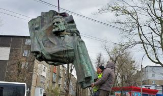 Реставрират паметника на Христо Ботев в Кишинев