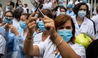 Здравните работници излязоха на протест във Франция
