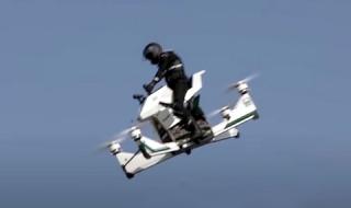 Дубайски полицай падна с летящ мотоциклет по време на тест (ВИДЕО)