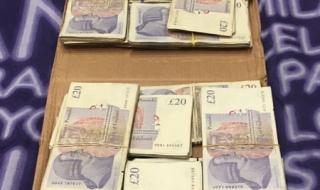 Разследват незаконното пренасяне на 122 000 британски лири през границата