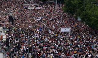 Протестиращите в Сърбия заплашиха Вучич с "радикализиране"