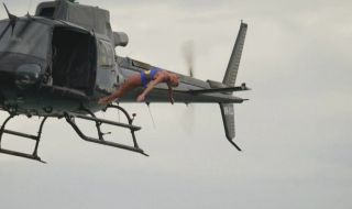 Австралийка се гмурна във водите на Сидни след скок от хеликоптер (ВИДЕО)