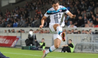 Азар иска да играе в Челси