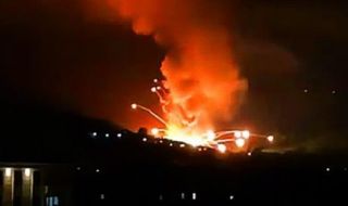 Силни експлозии разтърсиха фабрика за боеприпаси в Сърбия