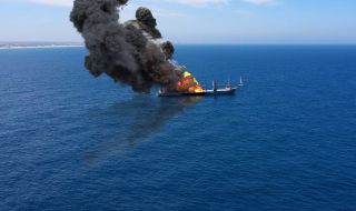 Експлозия на кораб в Оманския залив