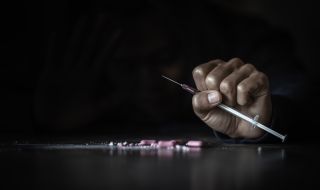 "Адът е в дома ми": как наркотици погубват хиляди семейства