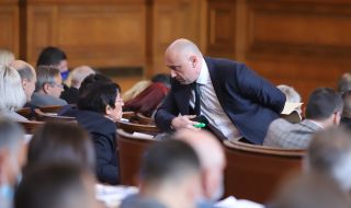 Депутатите върнаха със скандали бюджета на ДОО на комисия