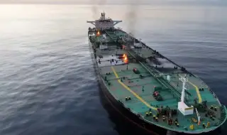 Пожар избухна на петролен танкер край Оман с 24 индийски моряци на борда