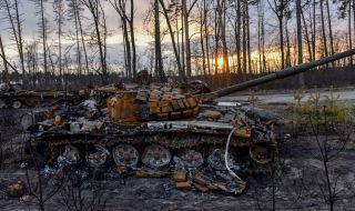 Гърция изпраща на Украйна бронирани машини