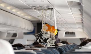 Въздухът в самолета стига само за 15 минути. Какво тогава дишат пътниците?