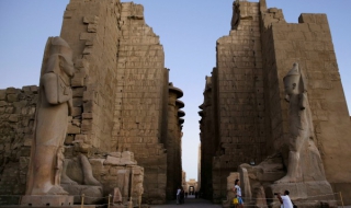 Бомбен атентат пред древен храм в Египет