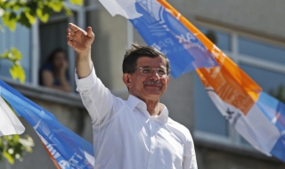 Президентът на Турция прие оставката на премиера