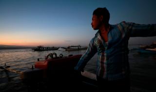 Франция залови 16 мигранти на рибарски кораб