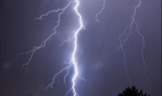 Предупреждават за порои и гръмотевици утре