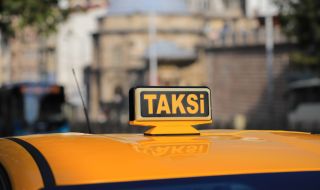 Таксиметрови шофьори вече ще изискват лични документи