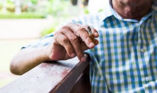 Столетник твърди: Алкохолът и цигарите са най-голямата страст в живота ми