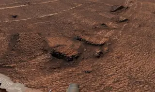 Марсоходът Curiosity се сблъска с гигантско поле от геометрични образувания на Марс