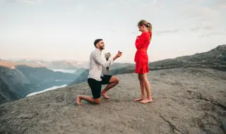 Мъж се търкулна по стръмен склон по време на предложение за брак (ВИДЕО)