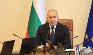 Основният проблем при Радев и сие е бъркането на пропаганда с информация