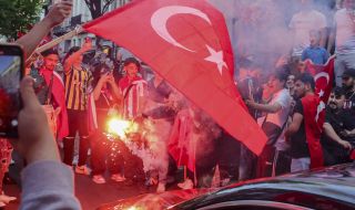 Привърженици на Ердоган празнуваха по улиците на Сараево