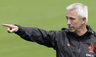 Треньорът на Холандия хвърли оставка