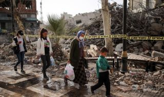 Училищният звънец би за децата в най-тежко пострадалите от земетресенията зони в Турция