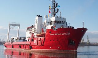 Българският изследователски кораб достига Антарктида след по-малко от 24 часа