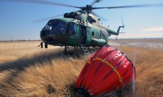 МО: Екипаж на хеликоптер "Кугар" спасил парапланериста