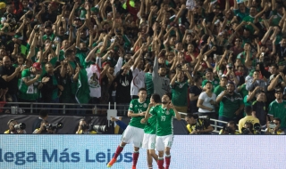 Мексико на 1/4-финал, Уругвай отпадна безславно