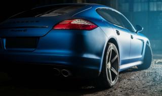 Само в Русия! Студенти с Lada пребиха полицай с Porsche