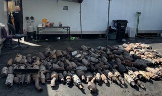 Полицията в Америка залови крадци с 250 катализатора