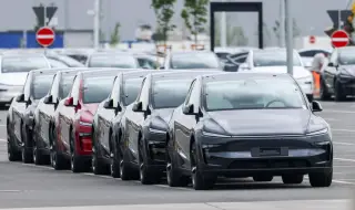 Акциите на Tesla се сринаха с над 7% след новината, че Мъск прави партия 