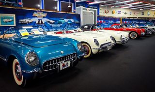 Продава се автомобилен музей с 200 идеални експоната (ВИДЕО)