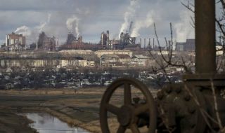 Украйна призова за хуманитарен коридор от завода за стомана в Мариупол 