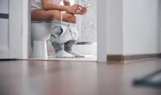 Защо мъжете стоят толкова време в тоалетната?