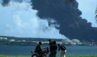 Мълния порази петролна база в Куба, има много ранени ВИДЕО