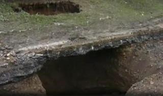 Пороят в София отвори стара дупка на бул. "Брюксел"