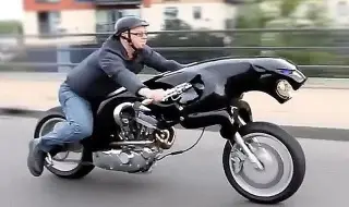Jaguar-shaped motorcycle