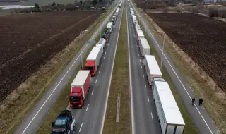 Хиляди камиони стоят на опашки на границата на Украйна със страните от ЕС