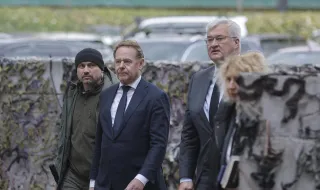 Украинският външен министър: Само силата ще донесе мир