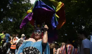 Protests in Hungary against new law banning gay pride parade 