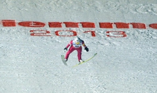 Камил Щох триумфира на ски скоковете в Трондхайм