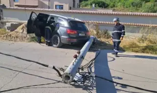 Шофьор на два промила отсече електрически стълб и остави хасковското село Тракиец без ток