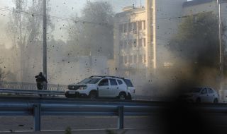 Двама ранени след експлозия в 16-етажна сграда в Киев