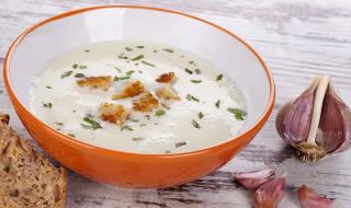Рецепта за вечеря: Ароматна чеснова крем супа