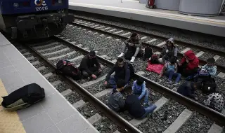 Мигрантски натиск! Повече от 320 000 души са подали молба за убежище в Германия през изминалата 2023 г.